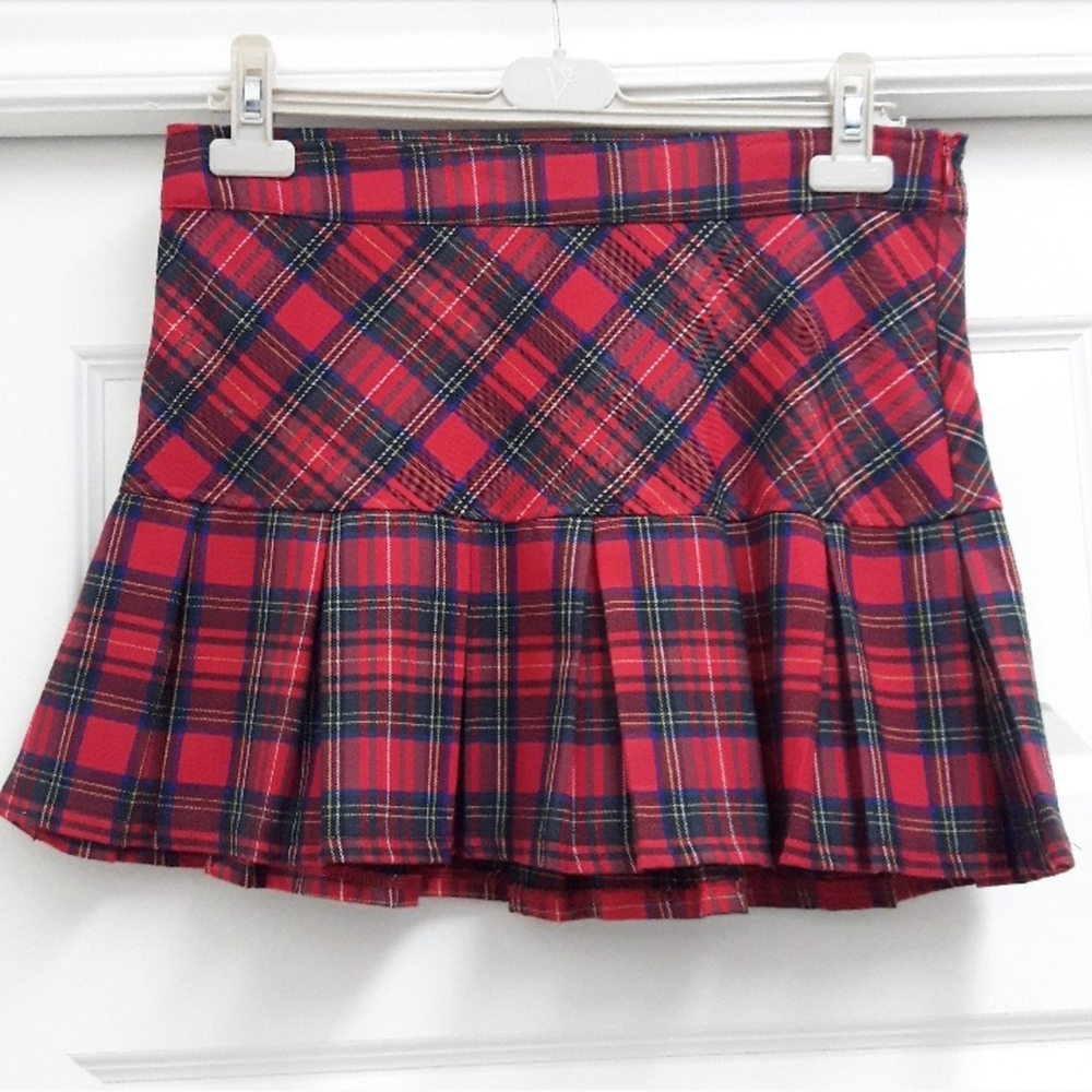 ❌RED PLAID SKIRT WITH PLEATS AND ZIP ON THE SIDE❌